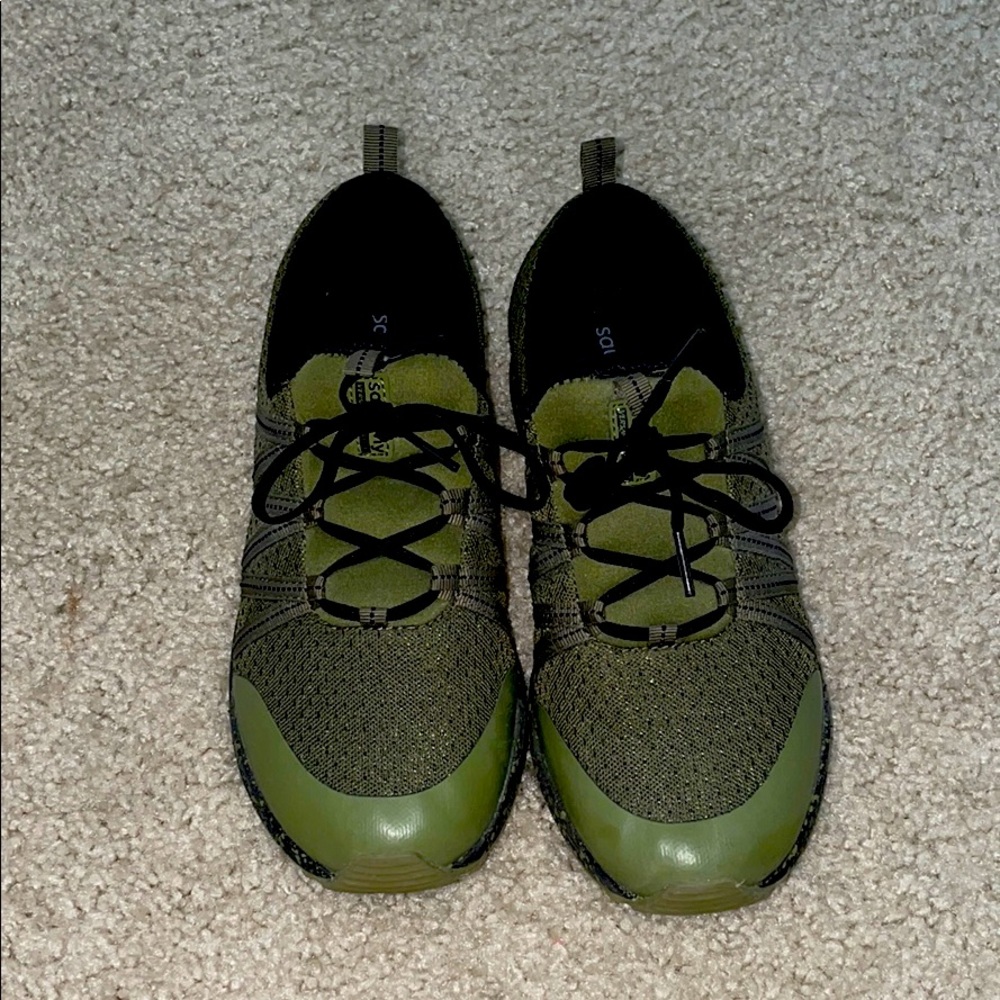 Mens size 5 sauconys 7 women